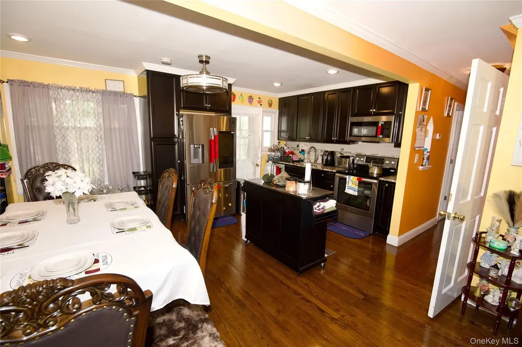642 Dorothea Lane Elmont NY 11003