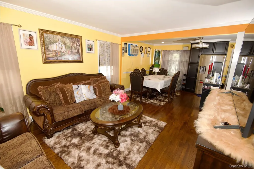 642 Dorothea Lane Elmont NY 11003