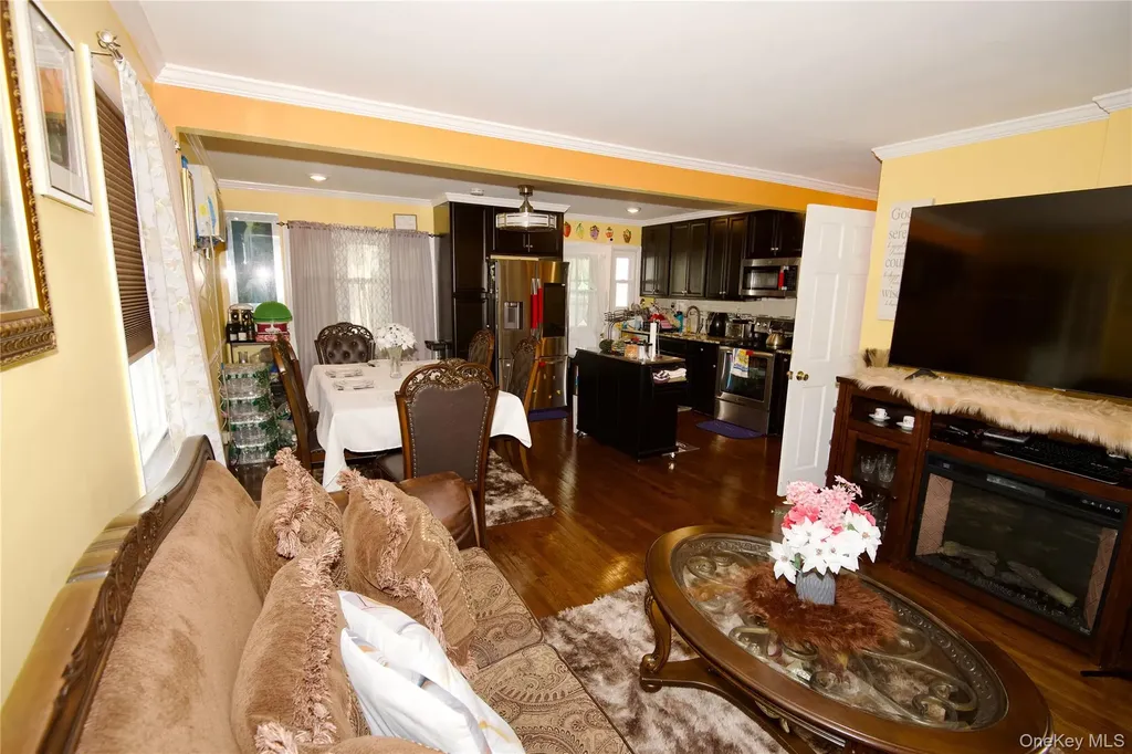 642 Dorothea Lane Elmont NY 11003