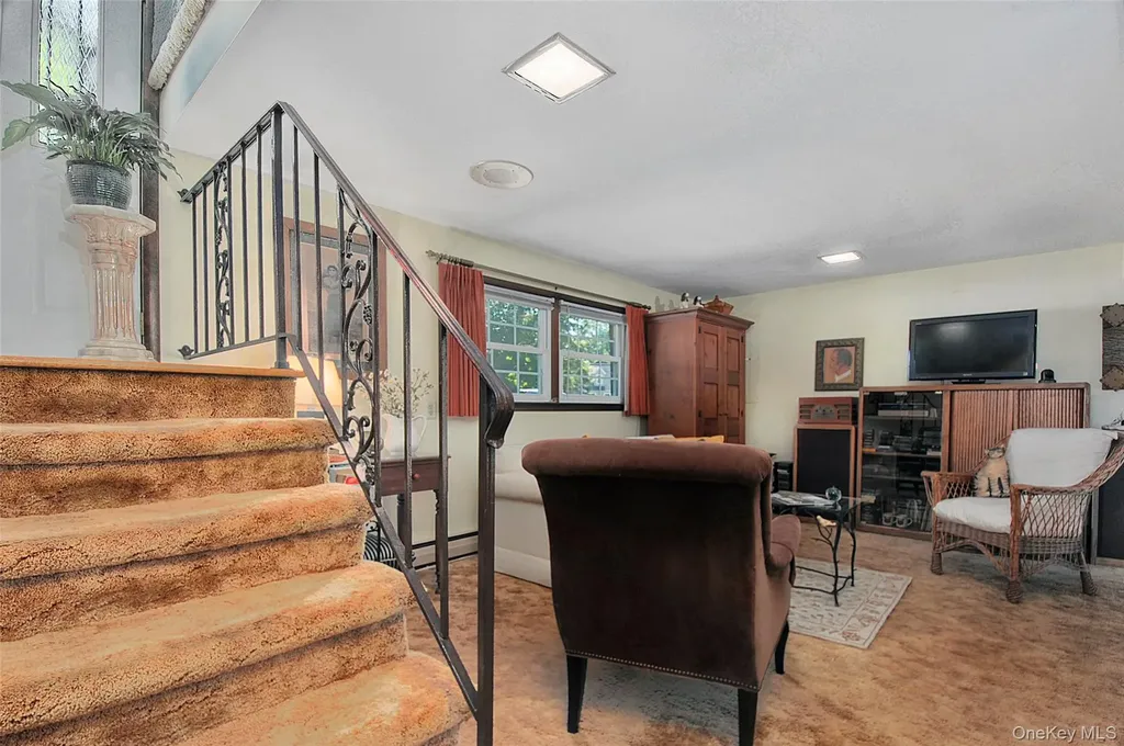 31 Pine Tree Drive Poughkeepsie NY 12603