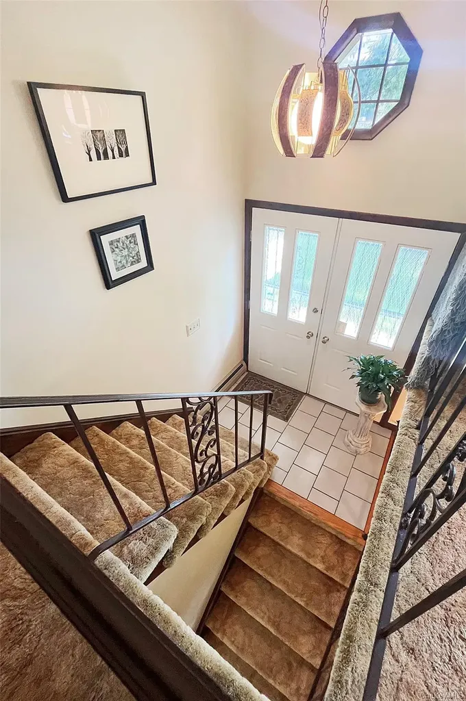 31 Pine Tree Drive Poughkeepsie NY 12603