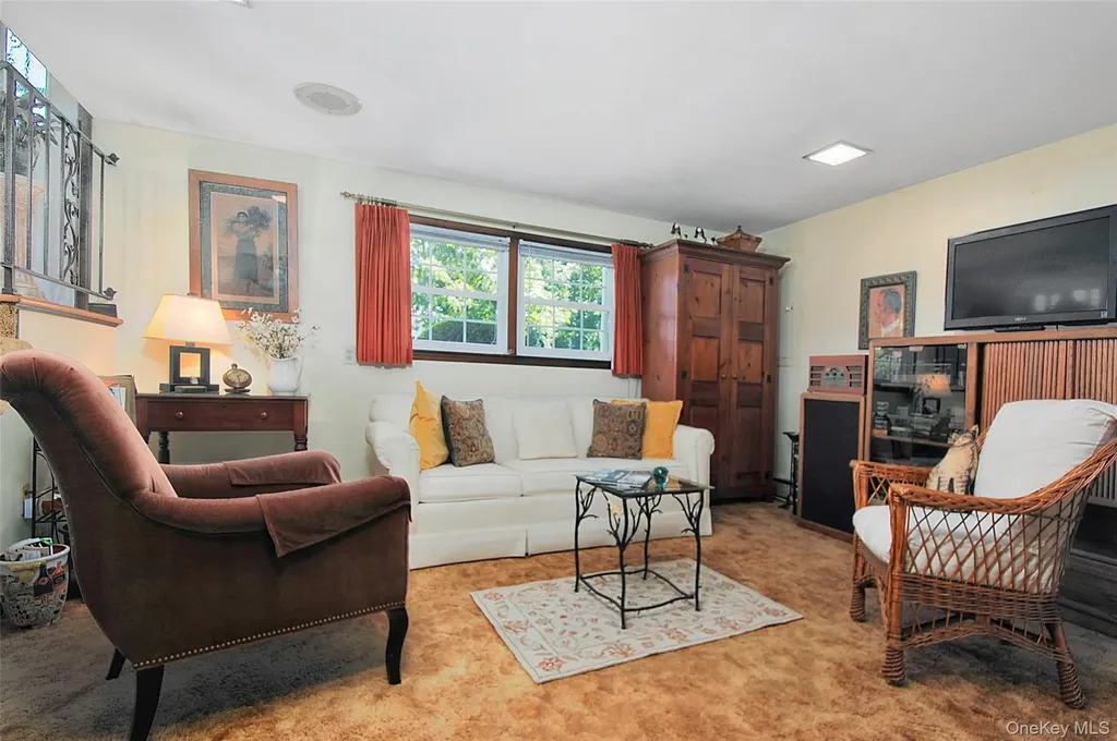31 Pine Tree Drive Poughkeepsie NY 12603