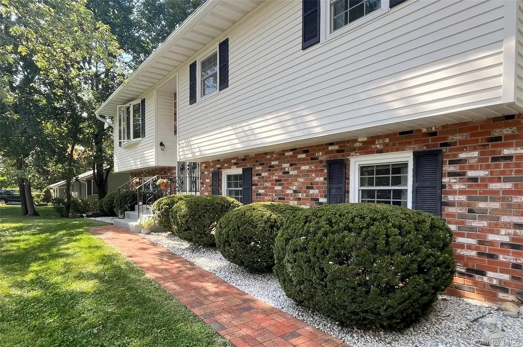 31 Pine Tree Drive Poughkeepsie NY 12603