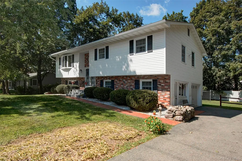 31 Pine Tree Drive Poughkeepsie NY 12603