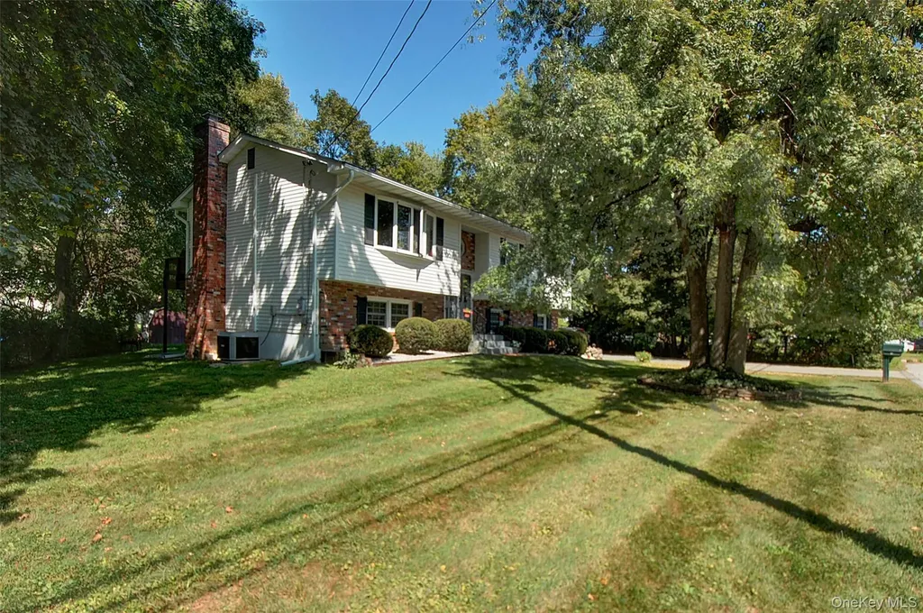 31 Pine Tree Drive Poughkeepsie NY 12603
