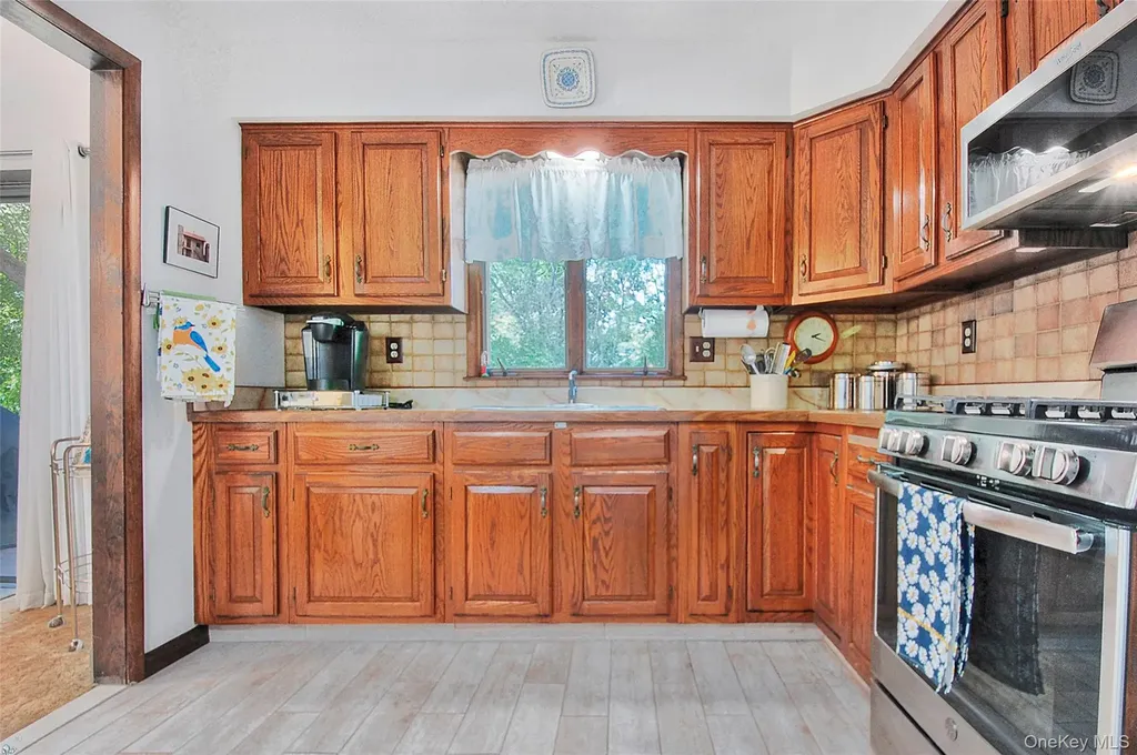 31 Pine Tree Drive Poughkeepsie NY 12603