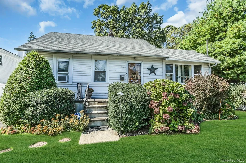 12 Washington Drive Merrick NY 11566