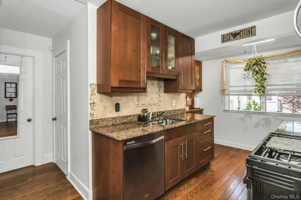 12 Washington Drive Merrick NY 11566