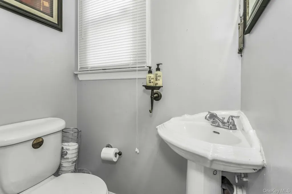 12 Washington Drive Merrick NY 11566
