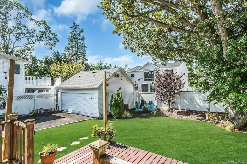 12 Washington Drive Merrick NY 11566