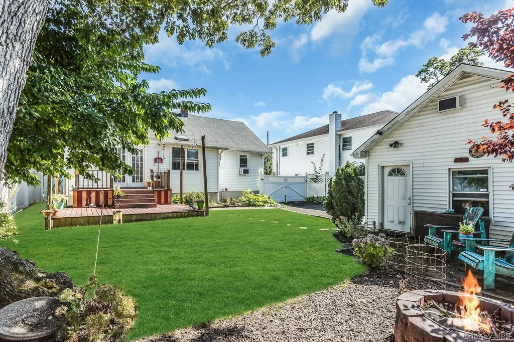 12 Washington Drive Merrick NY 11566