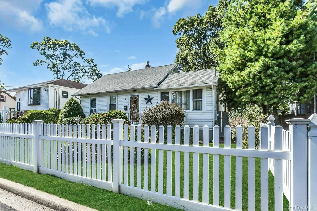 12 Washington Drive Merrick NY 11566