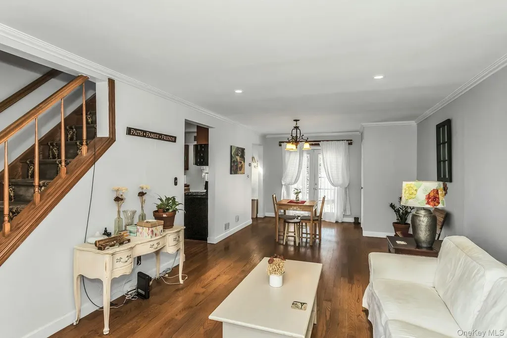 12 Washington Drive Merrick NY 11566