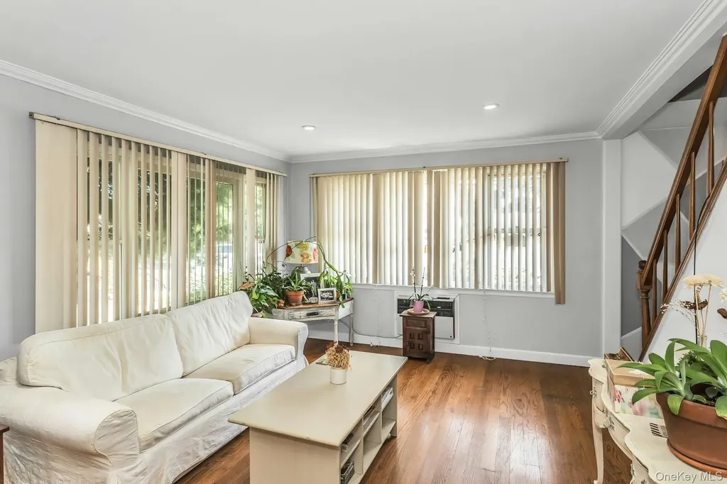 12 Washington Drive Merrick NY 11566