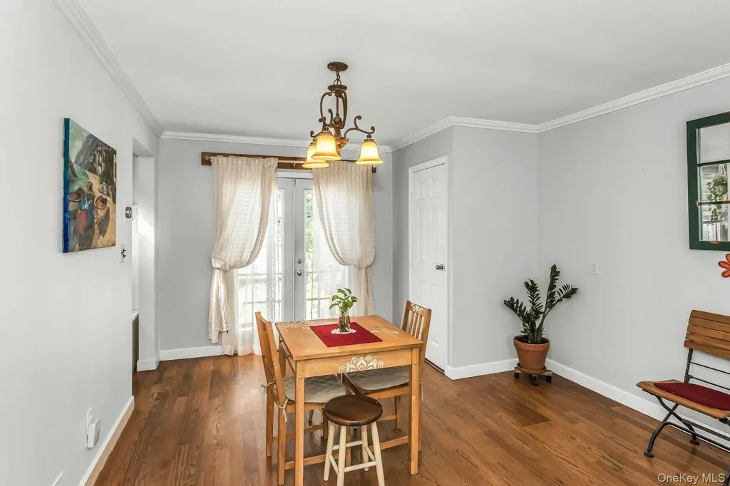 12 Washington Drive Merrick NY 11566