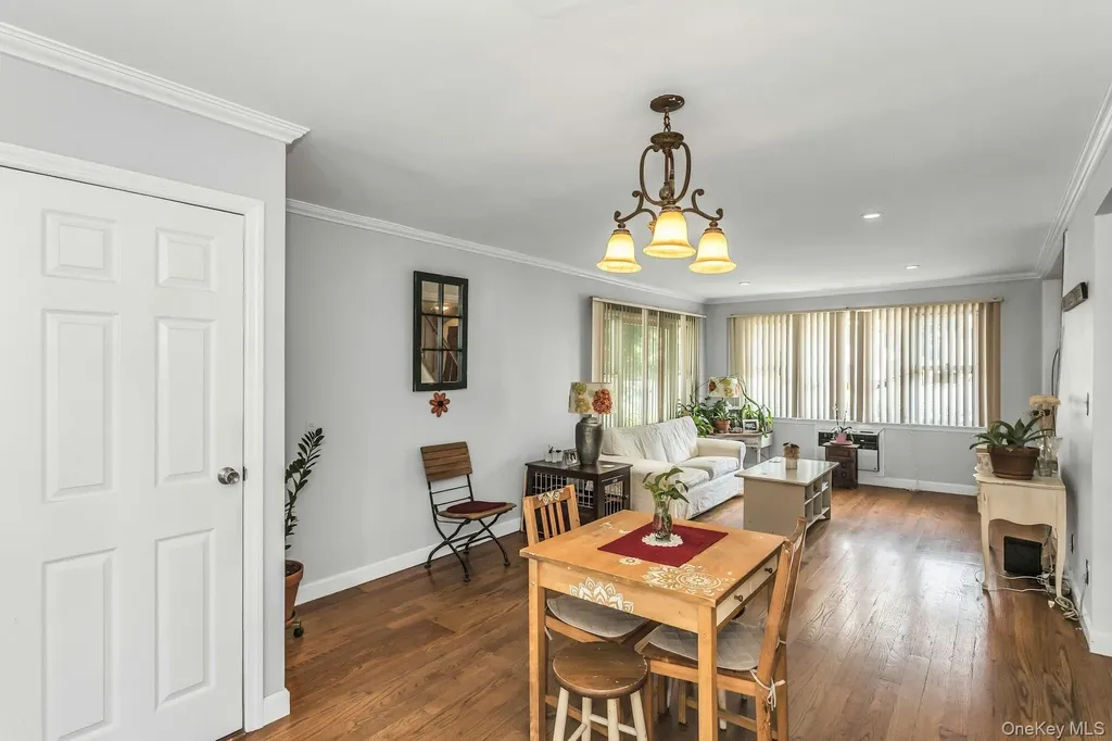 12 Washington Drive Merrick NY 11566