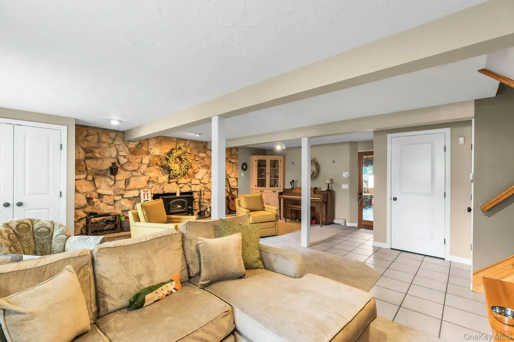 12 Whitebirch Lane Commack NY 11725