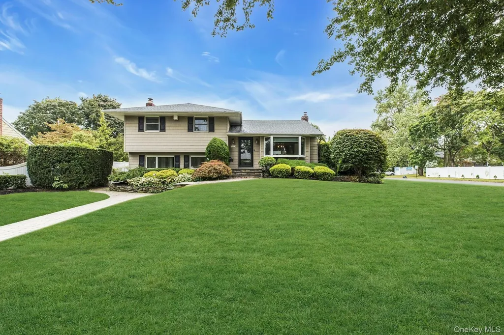 12 Whitebirch Lane Commack NY 11725