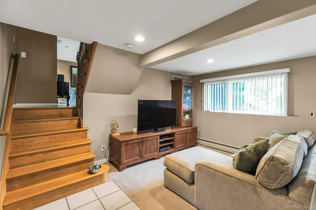 12 Whitebirch Lane Commack NY 11725