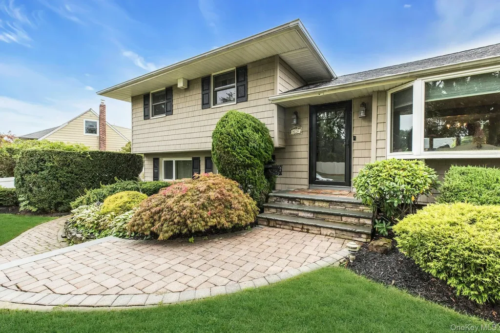 12 Whitebirch Lane Commack NY 11725
