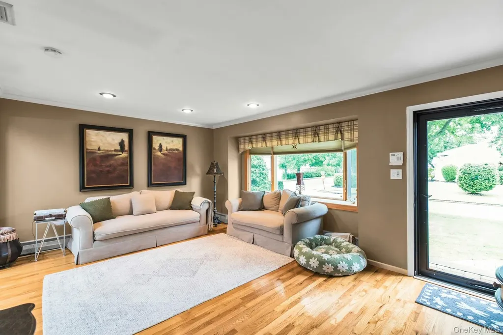 12 Whitebirch Lane Commack NY 11725
