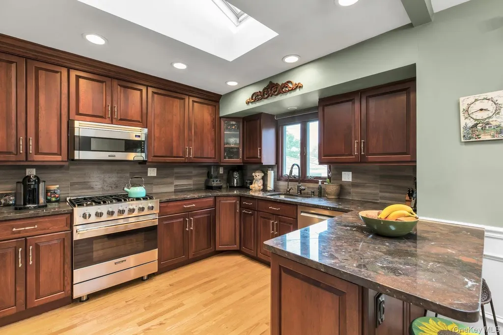 12 Whitebirch Lane Commack NY 11725