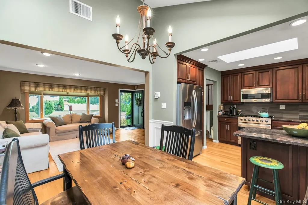 12 Whitebirch Lane Commack NY 11725