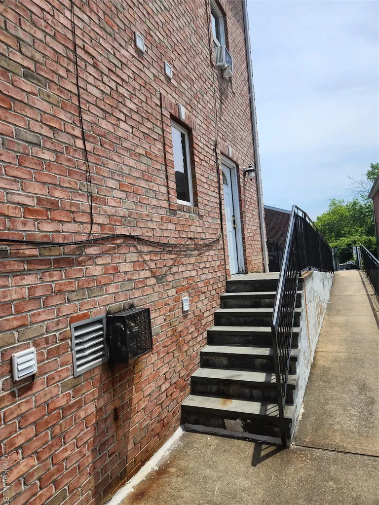 199-04 47 Avenue Flushing NY 11358