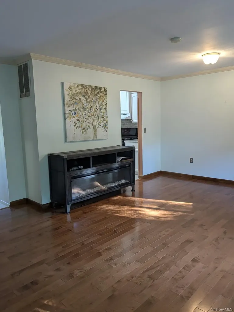 10 Squires Gate Poughkeepsie NY 12603
