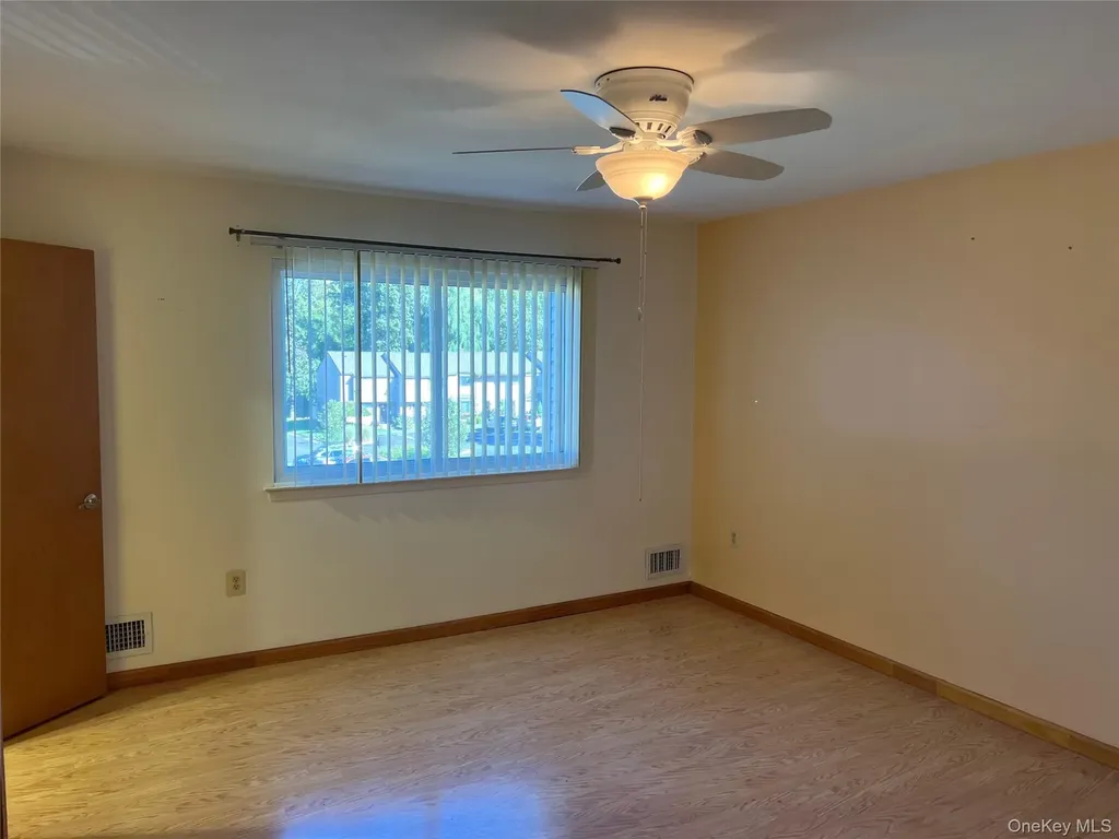 10 Squires Gate Poughkeepsie NY 12603