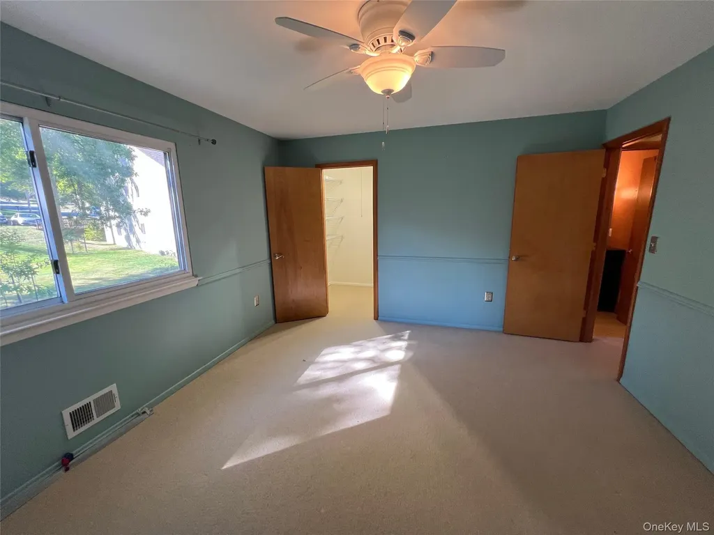 10 Squires Gate Poughkeepsie NY 12603
