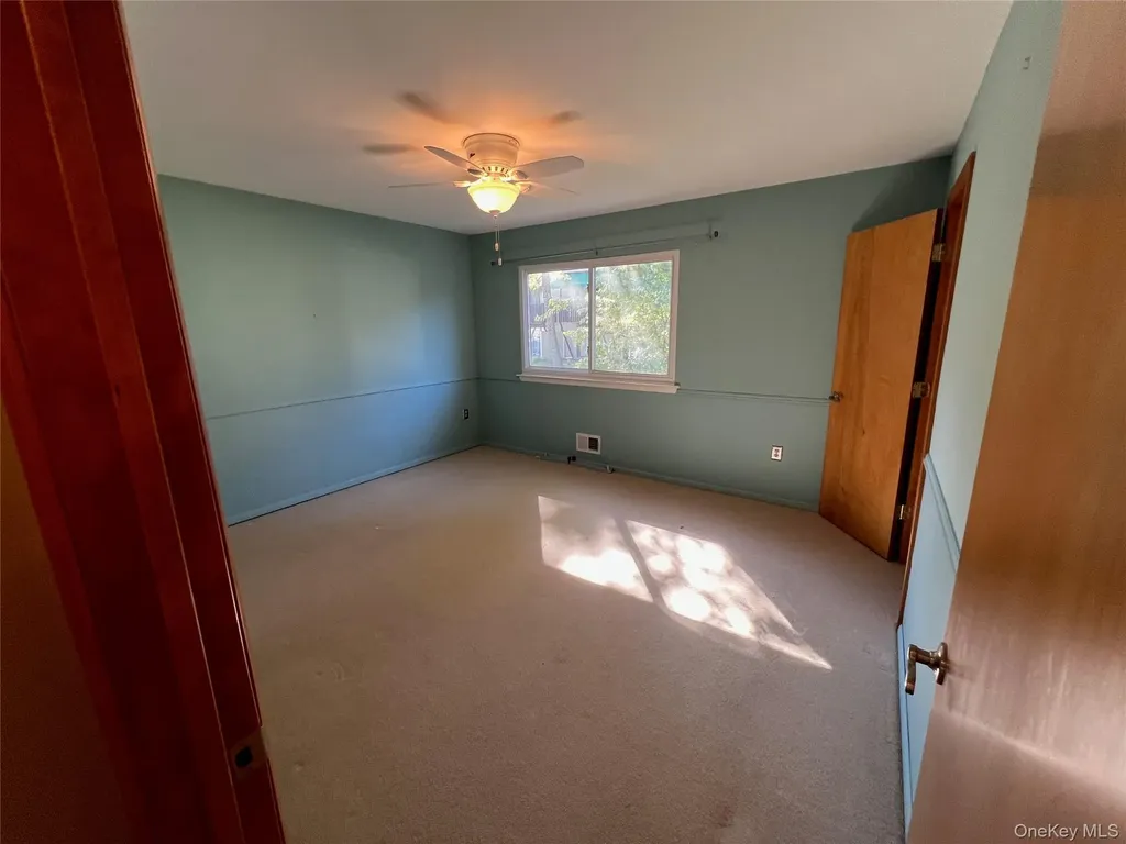 10 Squires Gate Poughkeepsie NY 12603