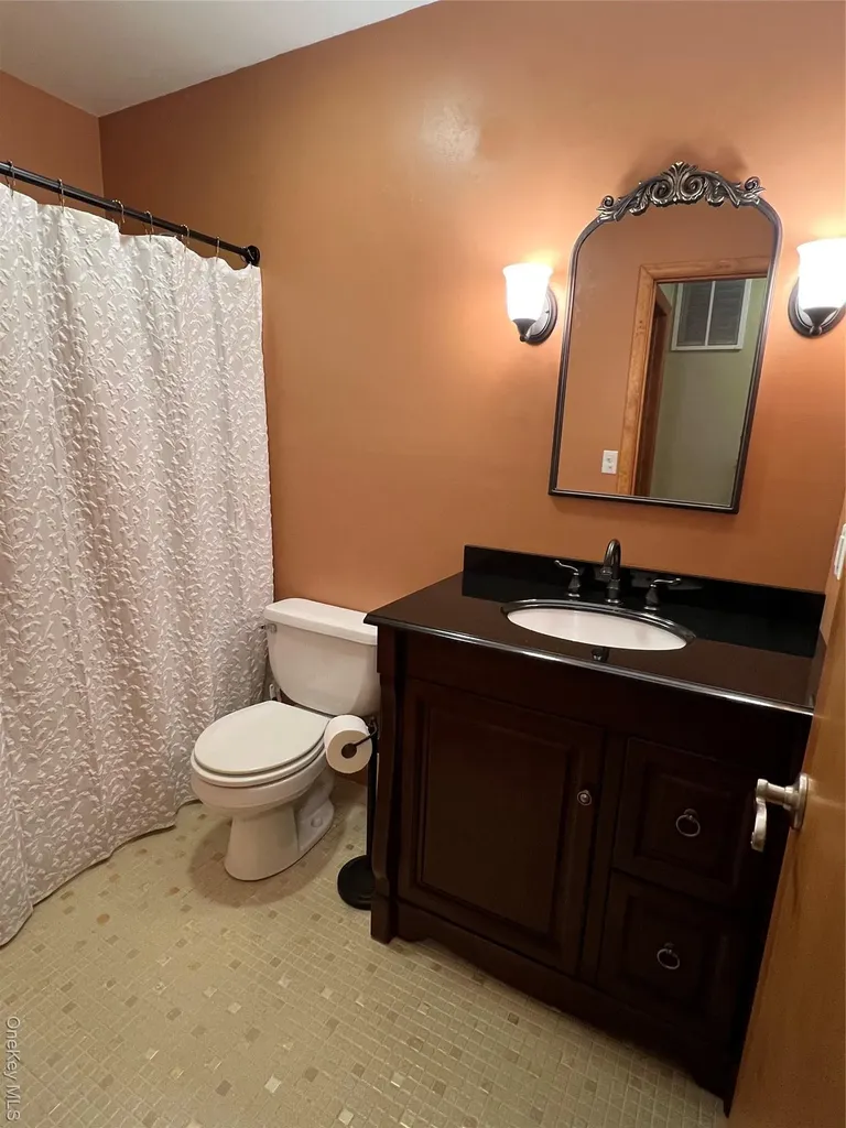 10 Squires Gate Poughkeepsie NY 12603
