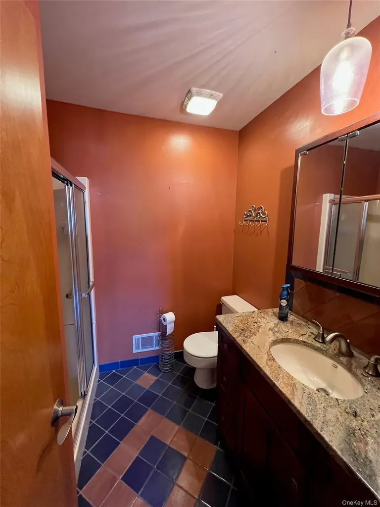 10 Squires Gate Poughkeepsie NY 12603