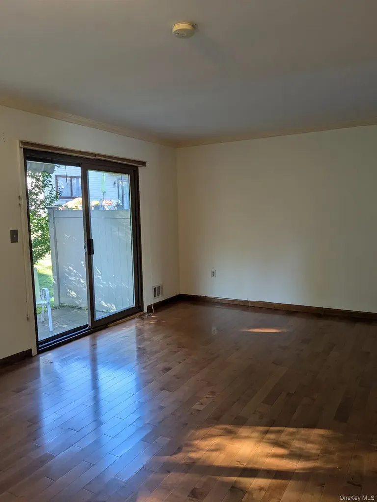 10 Squires Gate Poughkeepsie NY 12603