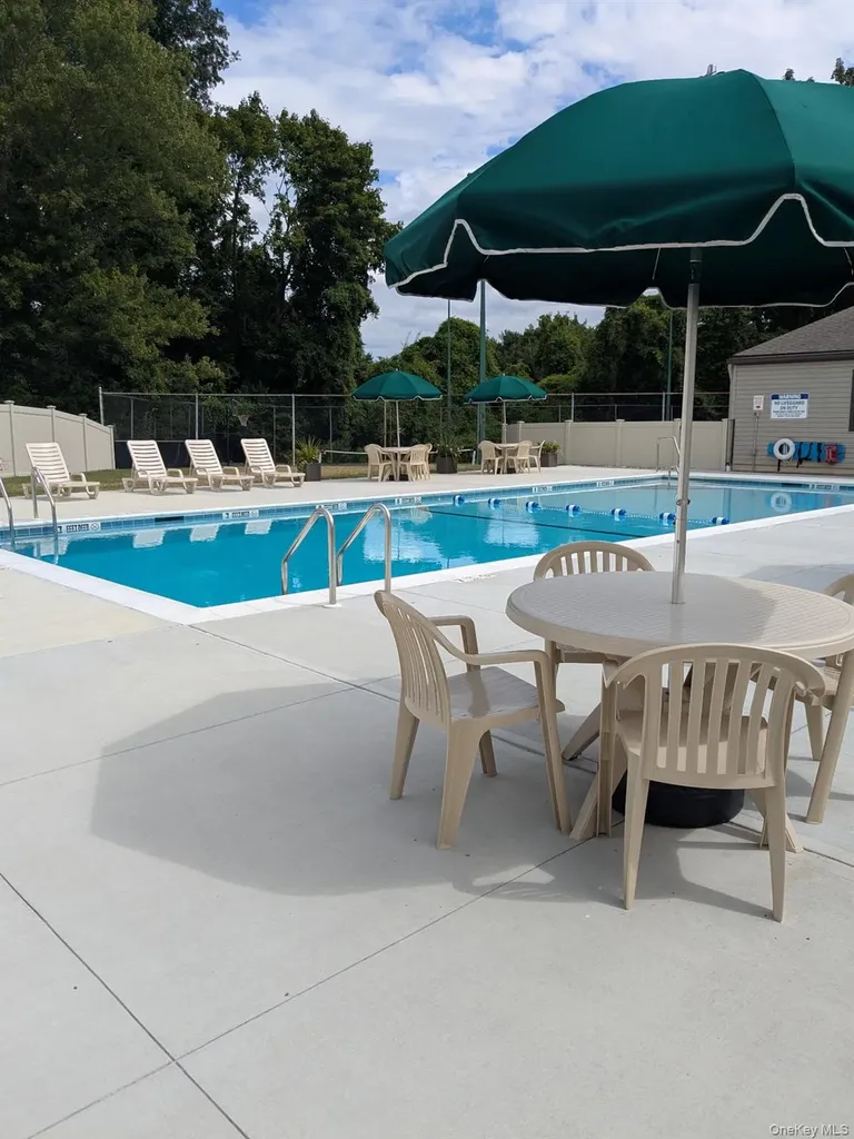 10 Squires Gate Poughkeepsie NY 12603