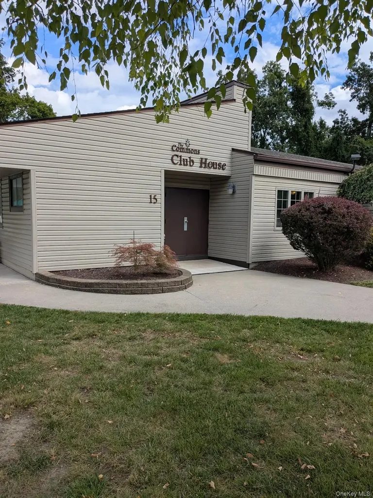 10 Squires Gate Poughkeepsie NY 12603