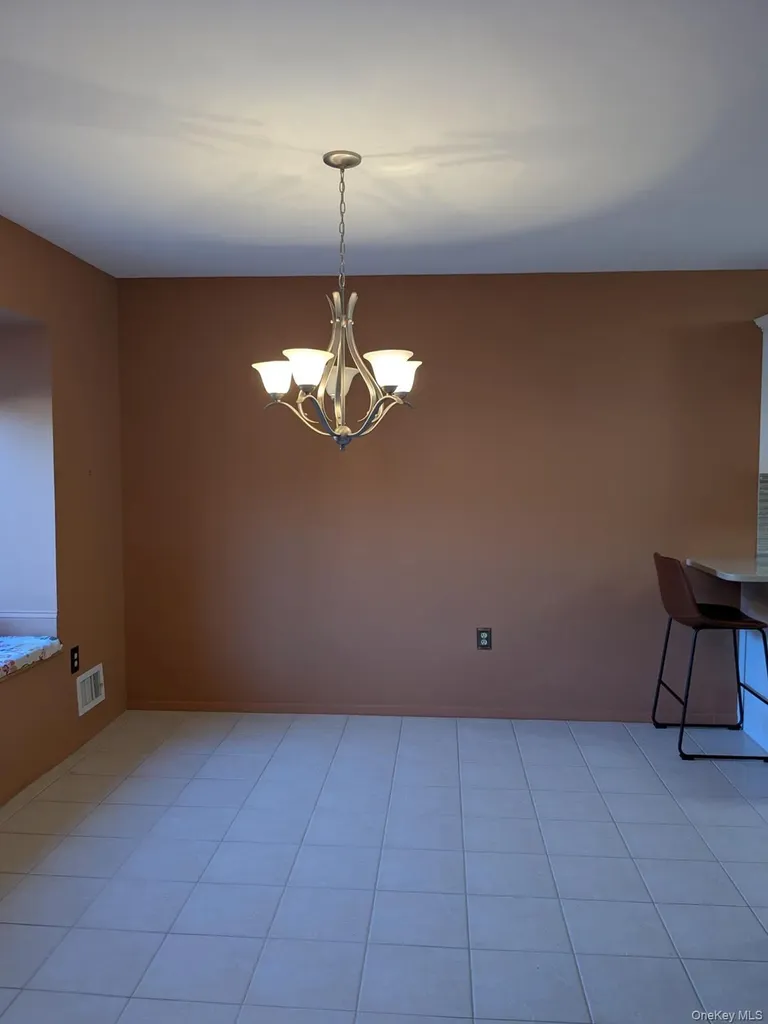 10 Squires Gate Poughkeepsie NY 12603