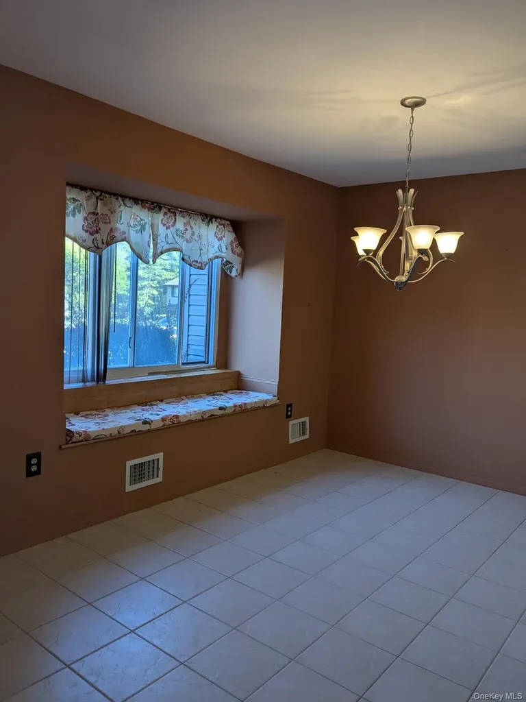 10 Squires Gate Poughkeepsie NY 12603