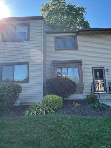 10 Squires Gate Poughkeepsie NY 12603