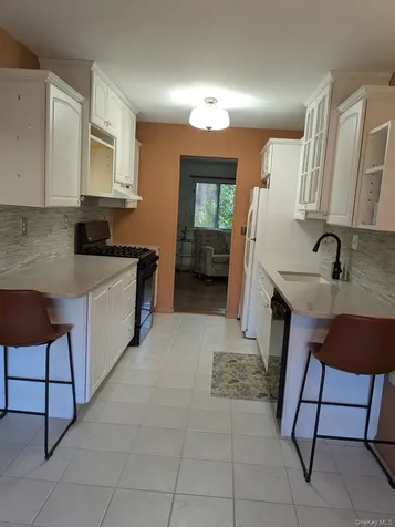 10 Squires Gate Poughkeepsie NY 12603