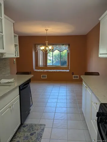 10 Squires Gate Poughkeepsie NY 12603