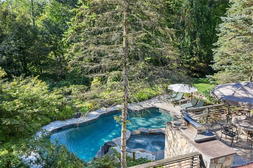 12 Bishop Park Road Pound Ridge NY 10576