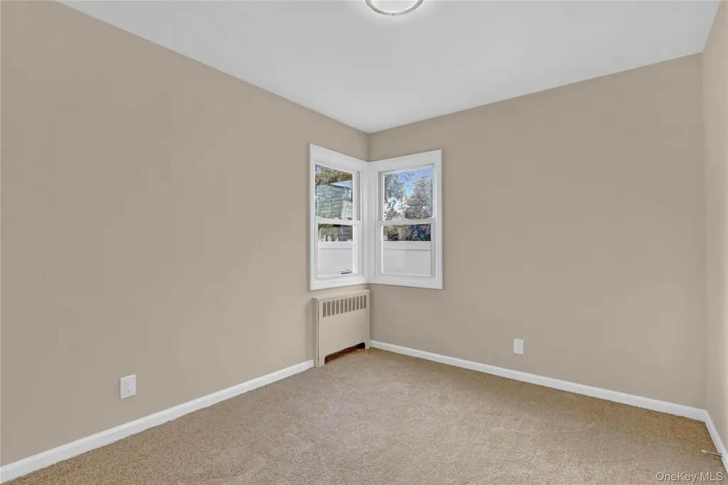15 Cornwall Lane Hicksville NY 11801