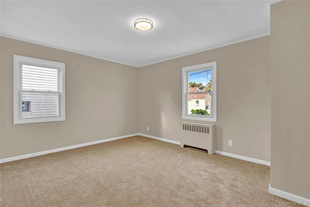 15 Cornwall Lane Hicksville NY 11801