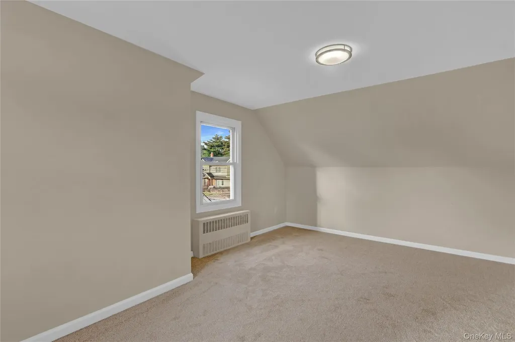 15 Cornwall Lane Hicksville NY 11801