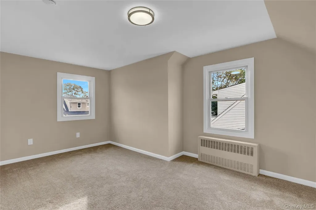 15 Cornwall Lane Hicksville NY 11801