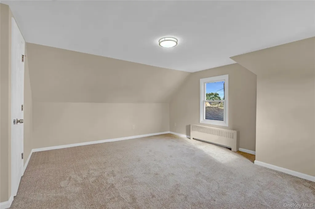 15 Cornwall Lane Hicksville NY 11801