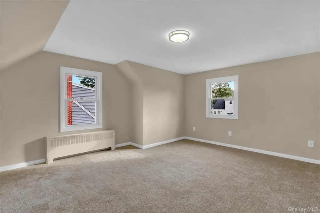 15 Cornwall Lane Hicksville NY 11801