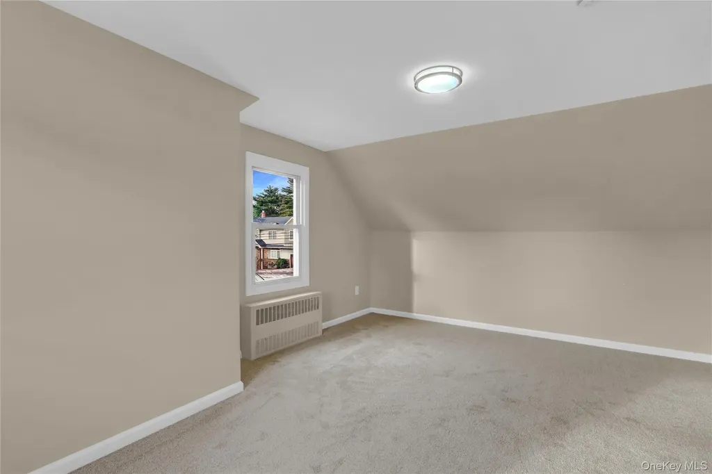 15 Cornwall Lane Hicksville NY 11801